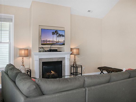 5th image of 708 E 9th St #2