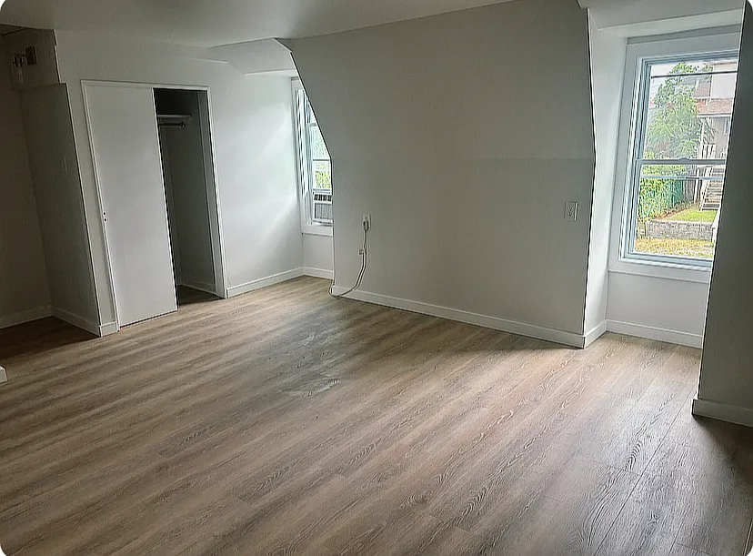 1229 Round Top St — Photo 2
