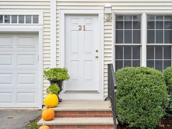 21 Maple Ave Unit 21, Upton, MA 01568