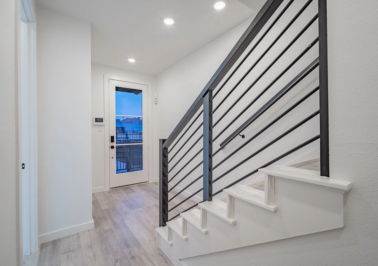 Modern 3-Story Townhome with Private Balcony & Attached Garage in the Heart of Dallas — Photo 3