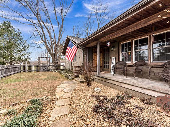 4th image of 1750 W Riverbluff Lane