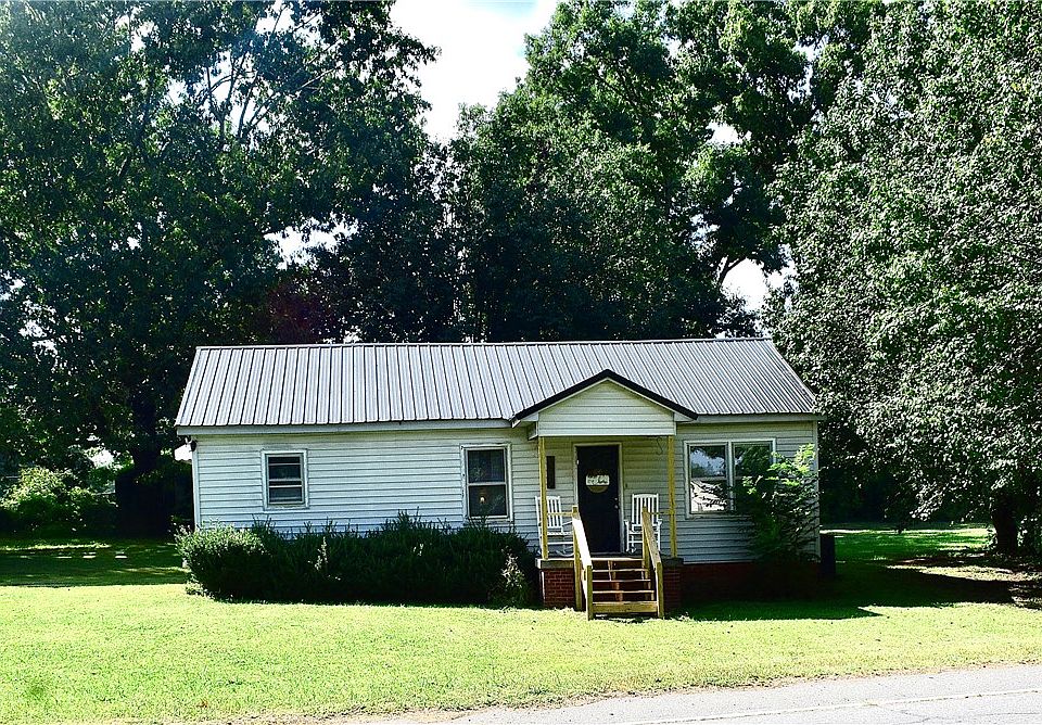 1st image of 1521 Woodlawn Rd