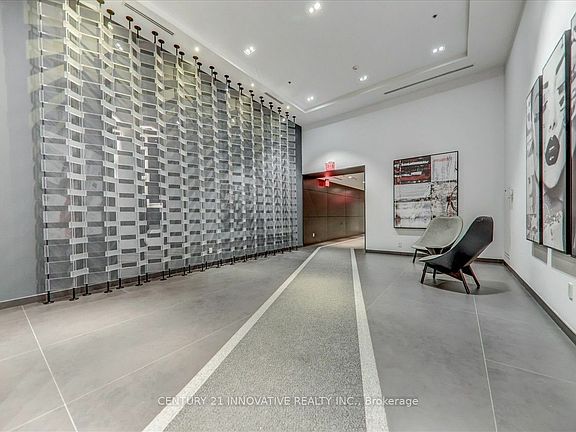 4th image of 318 Richmond St W #1711