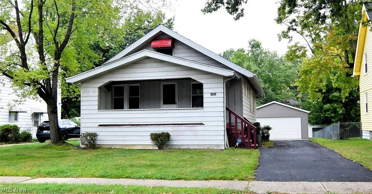 3 bed, 2.0 bath, 1200 sqft, $1,999 — Photo 2