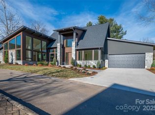 11 Kiftsgate Ct, Asheville, NC 28804