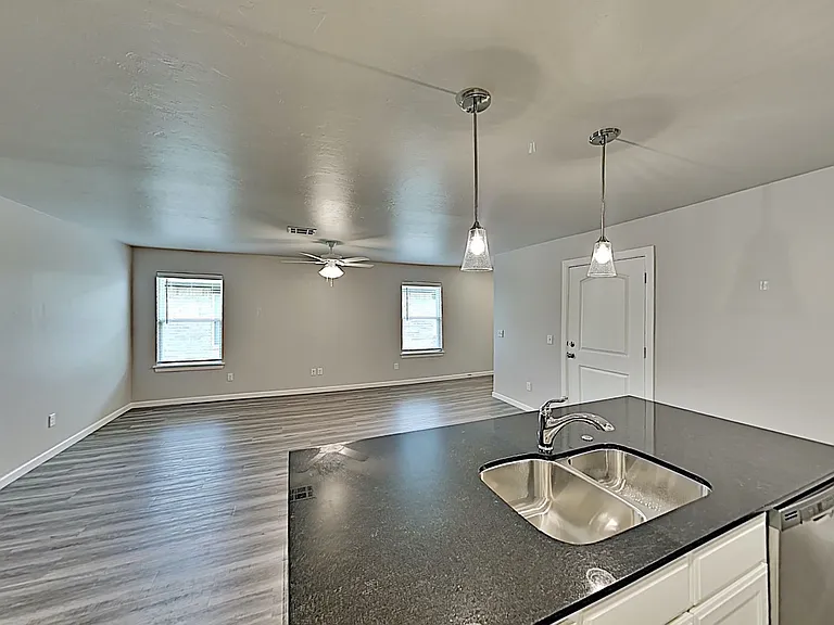 11204 Howard Dr — Photo 7