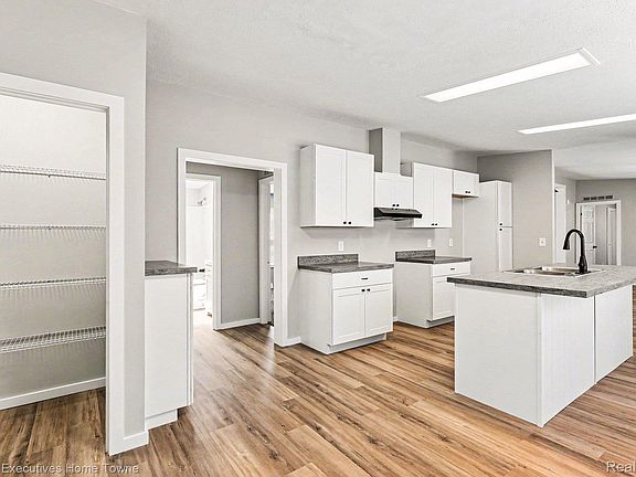 4th image of 45822 Bonaventure Dr
