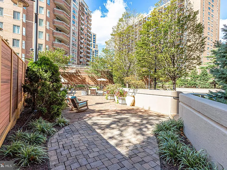 1211 S Eads St #1203 — Photo 48