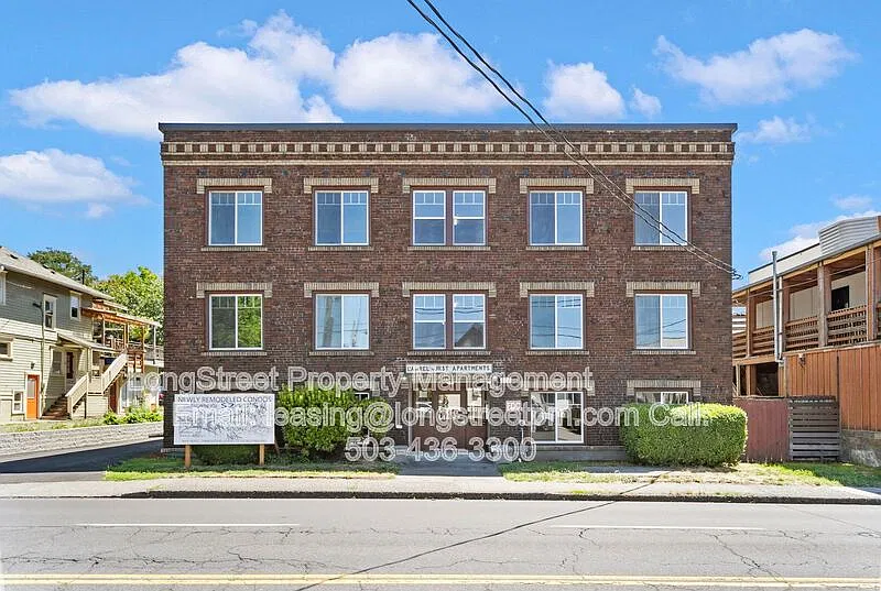 804 SE Cesar Estrada Chavez Blvd #16