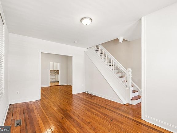 4th image of 385 Conarroe St
