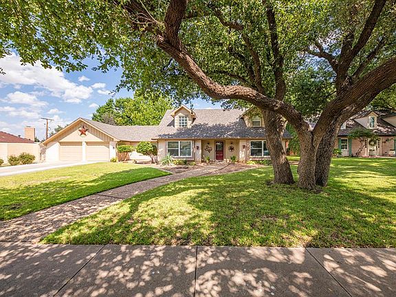 2nd image of 25 Knoll Cir