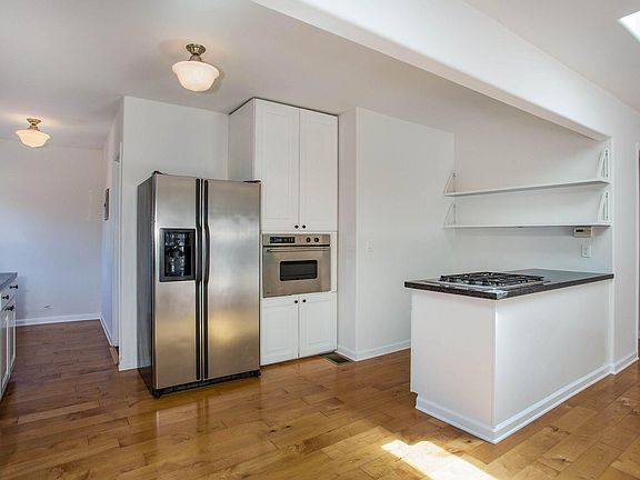 5th image of 2160 Vestal Ave