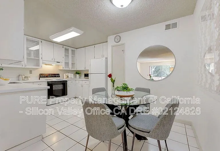 2450 W Bayshore Rd #3 — Photo 6