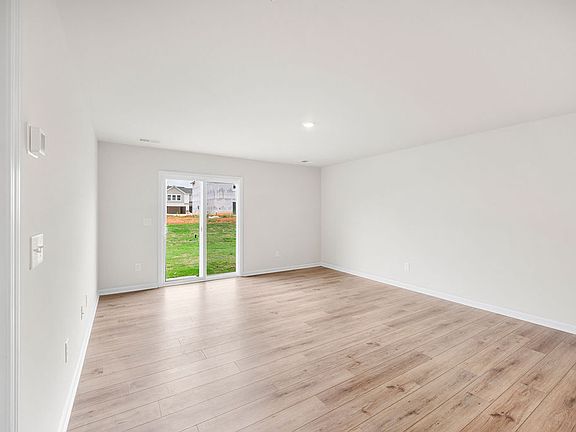 4th image of 115 Broadtree Cir