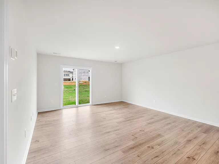 115 Broadtree Cir — Photo 3