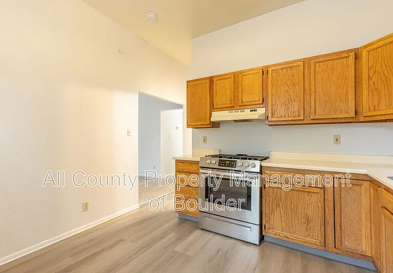 2245 Grove Cir — Photo 3
