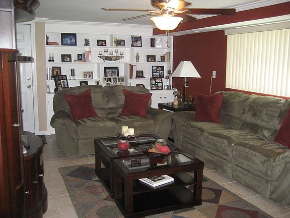 Living Room w/builtins