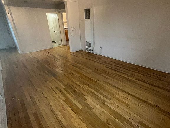 4th image of 7 S Beaver St