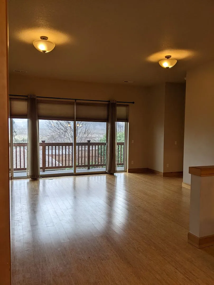 Home for Rent - Westside Hood River — Photo 4