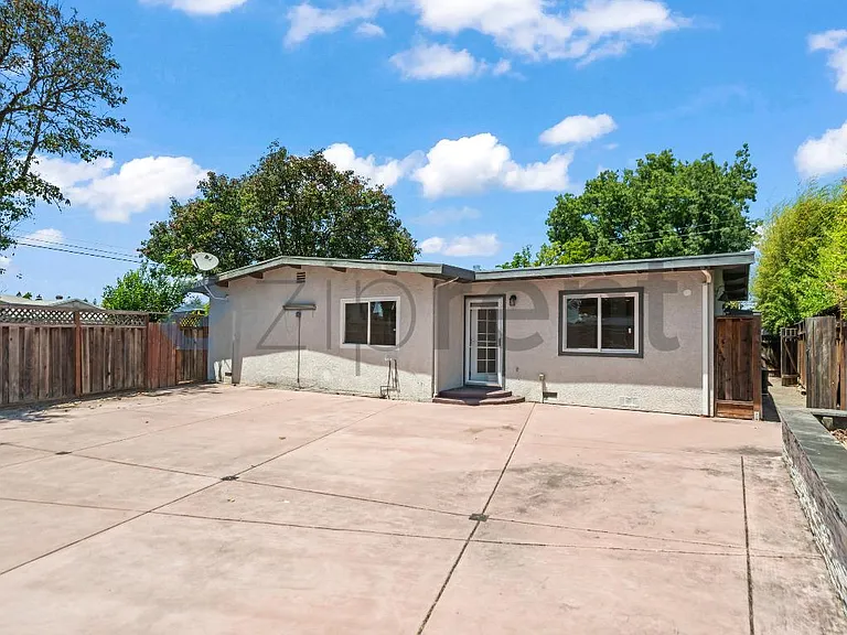 566 Beechmont Ln — Photo 23