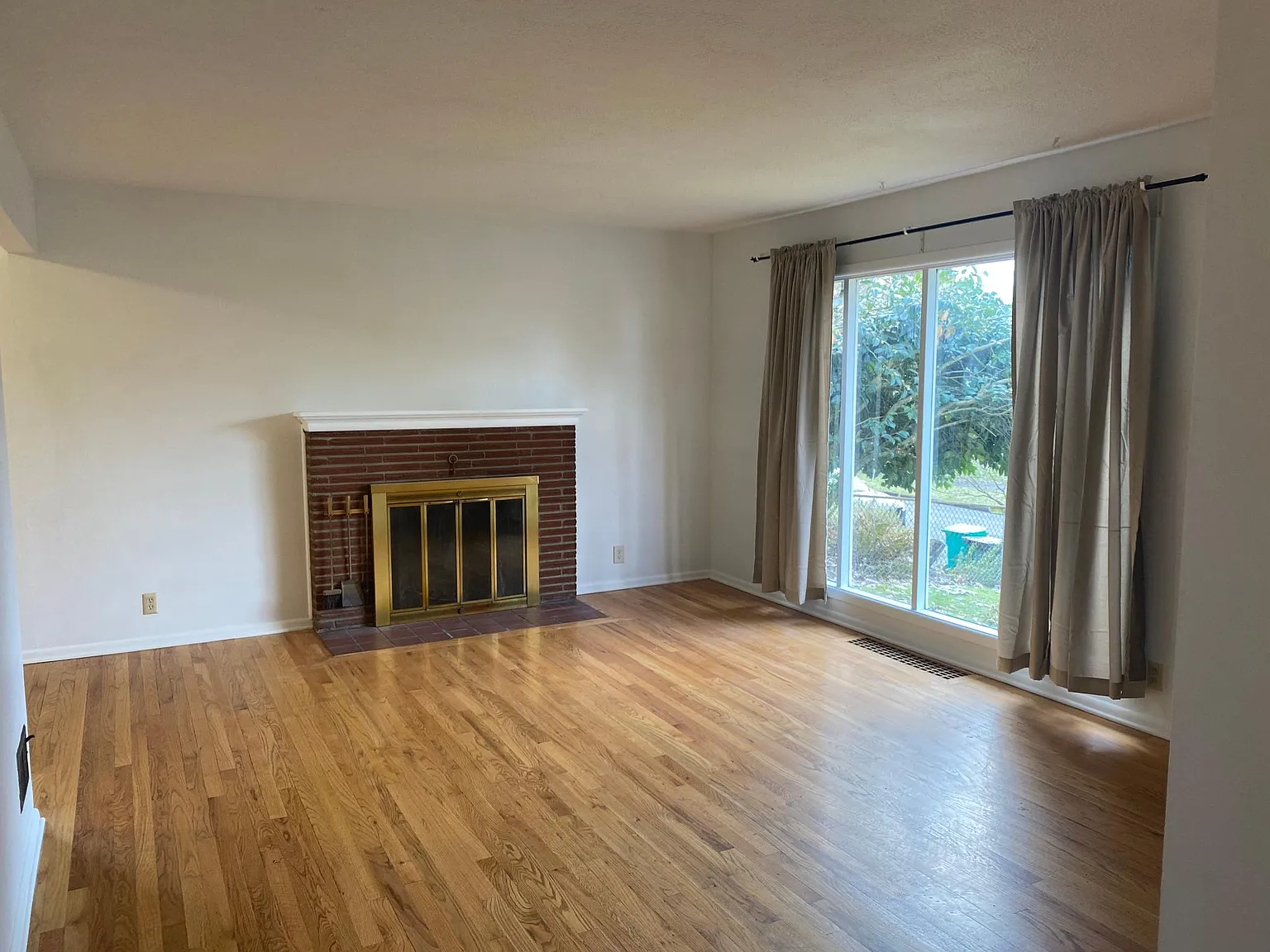 308 NE Beryl Ter — Photo 3