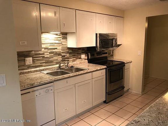 4th image of 3120 Hampstead Dr