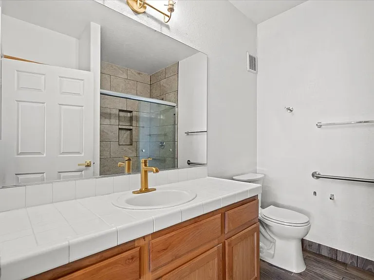 2100 Black Island St #101 — Photo 15