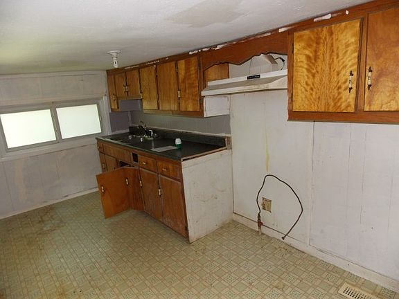 3rd image of 204 Tates Creek Ave