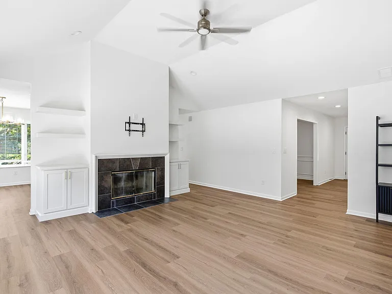 3711 Shadow Glen Ct — Photo 9