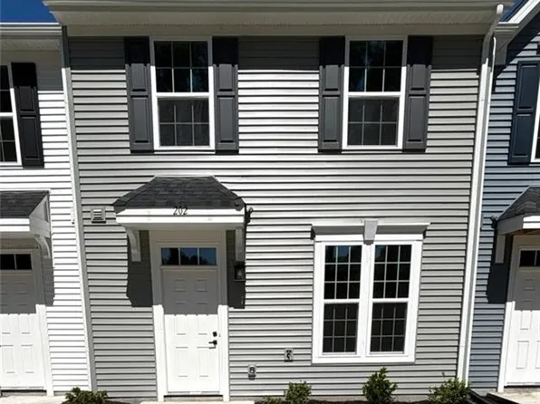 202 Reids Place Dr, Suffolk, VA 23434