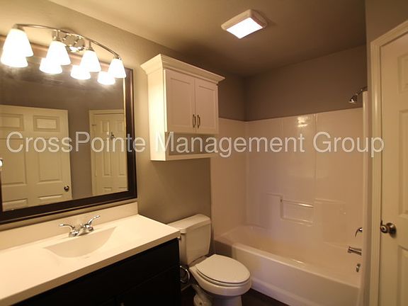 4th image of 2536 Westminster Dr