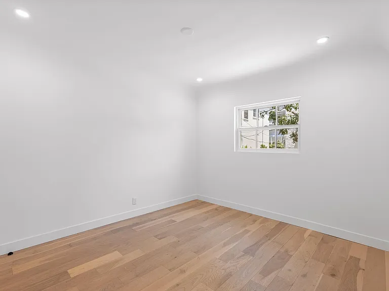 1020 Carol Dr — Photo 23