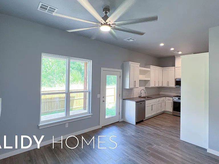 412 Remington Ave — Photo 5