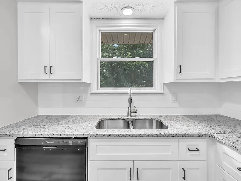 409 Christopher Dr — Photo 10