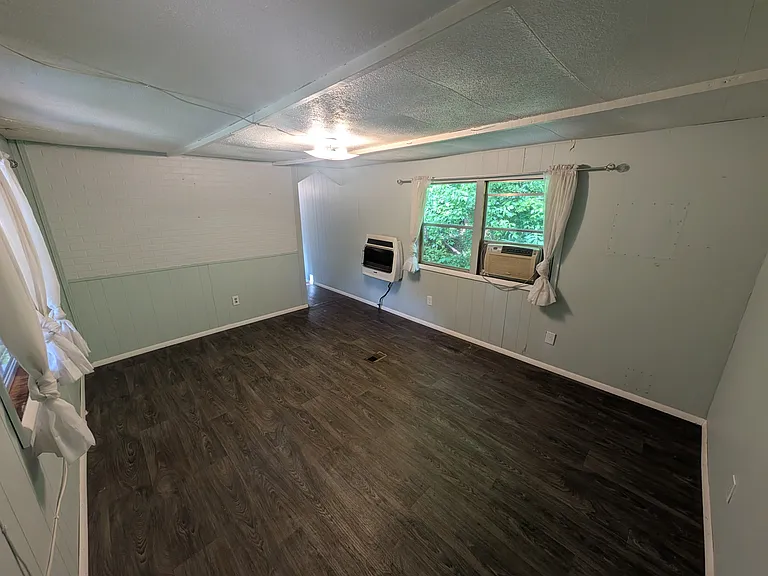 1828 Falling Branch Rd — Photo 12