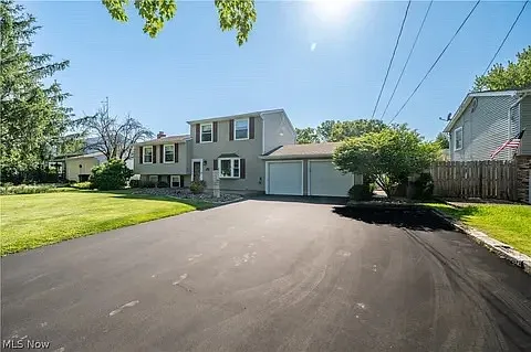 3 bed, 2.5 bath, 1932 sqft, $1,850 — Photo 2