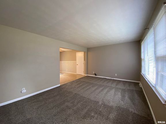3rd image of 2701 W Scenic Dr