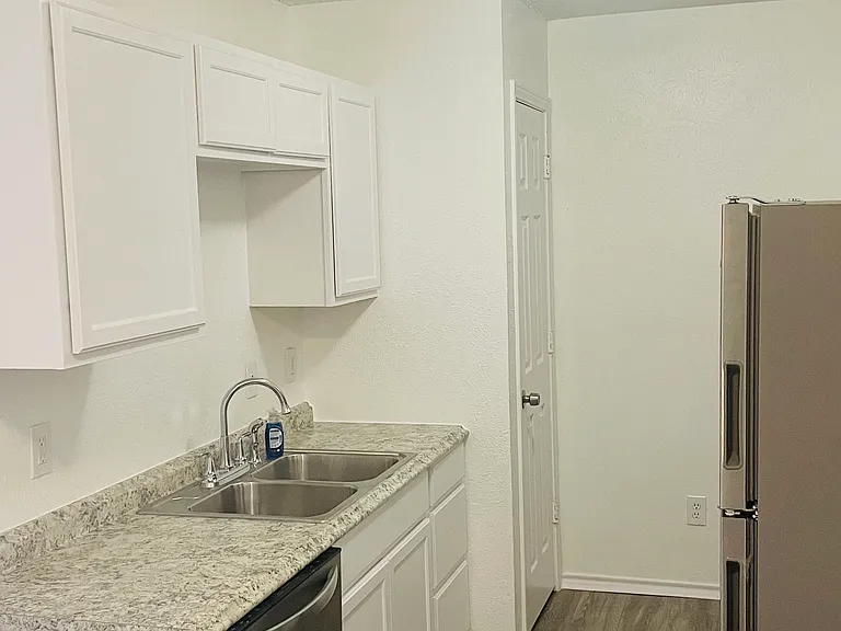 1712 Dynasty Dr — Photo 2