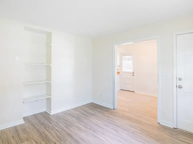 1671 Hunley Ave #B — Photo 5