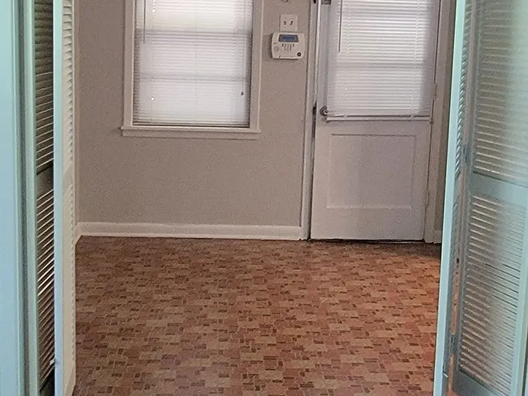 1712 Spencer Ave — Photo 7