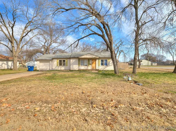 102 N Hayden St, Chouteau, OK 74337