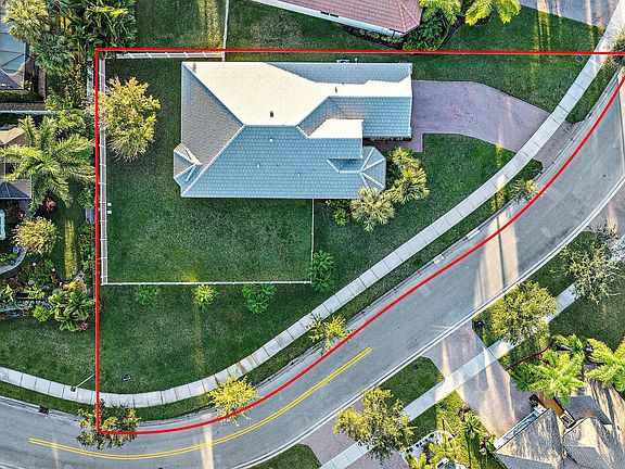 4th image of 11820 SW Crestwood Circle