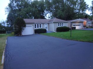 228 Howard Ave, Dundee, IL 60118