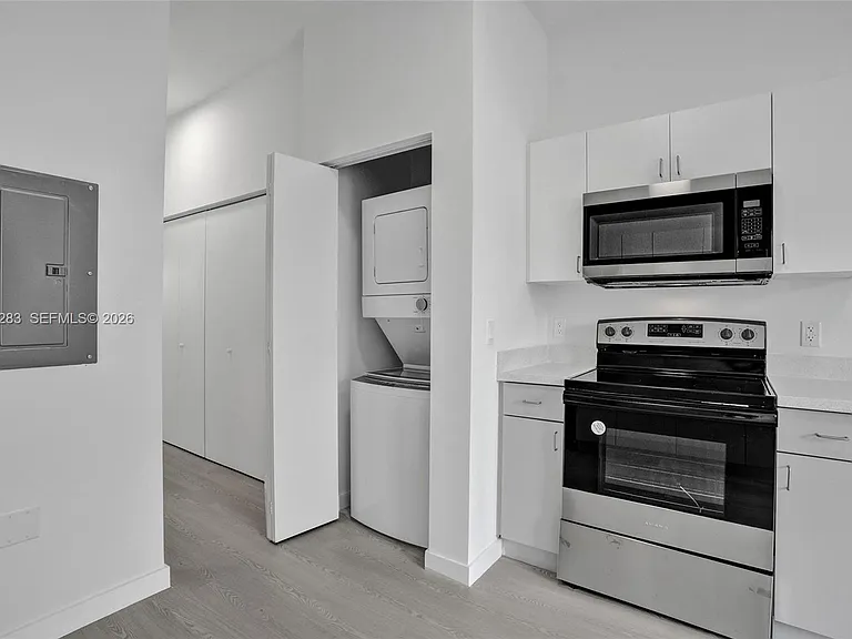 1567 NW 1st St #3 — Photo 8
