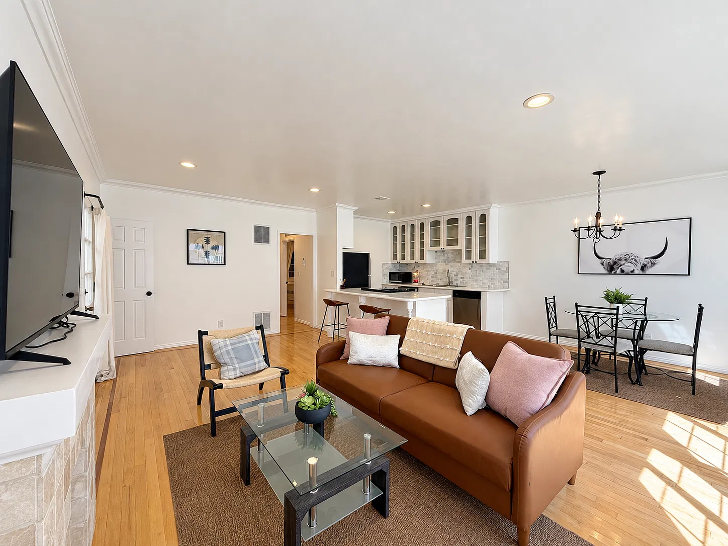 2 bed, 1200 sqft, $6,300 — Photo 3