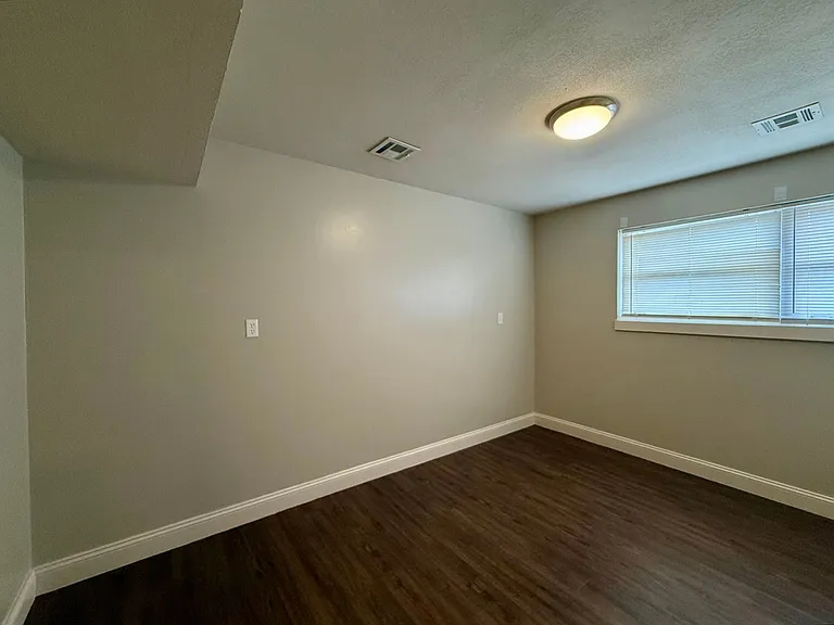 2422 W Savannah St — Photo 15