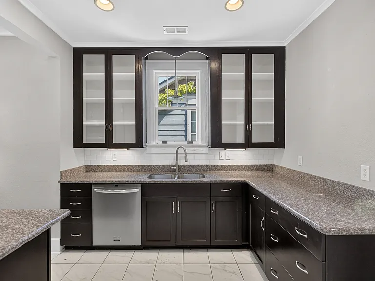 831 Rutledge Ave — Photo 9