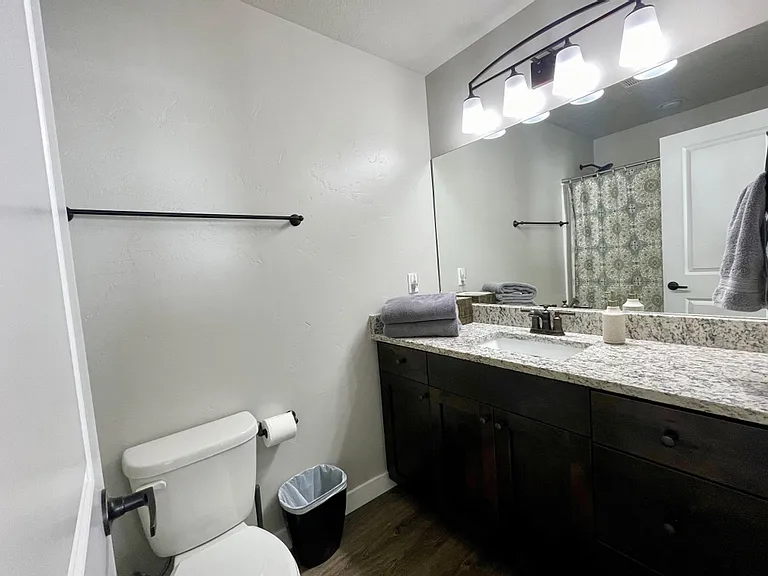 371 W Knights Ln — Photo 14