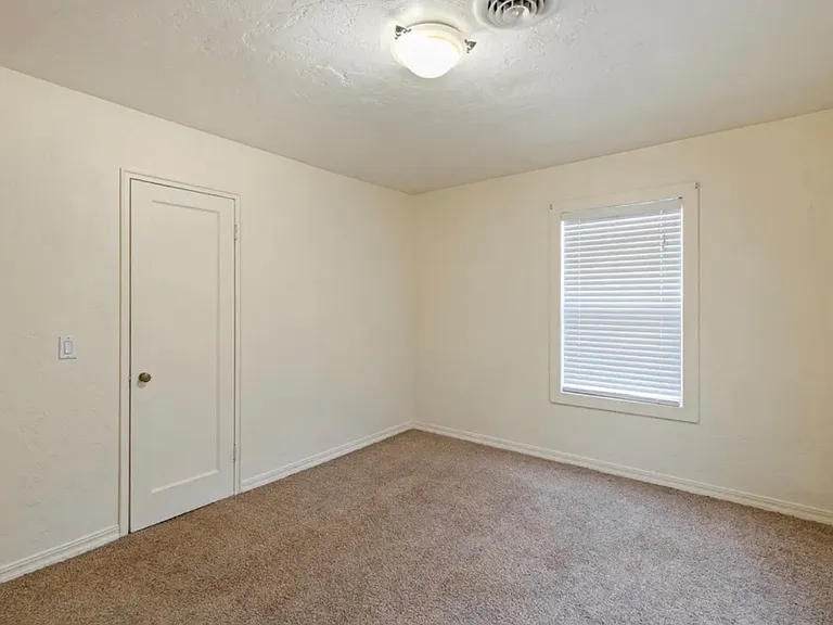 1133 W Nixon St — Photo 8