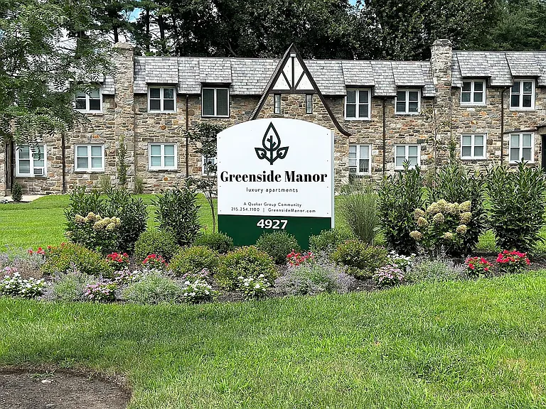 Greenside Manor — Photo 6